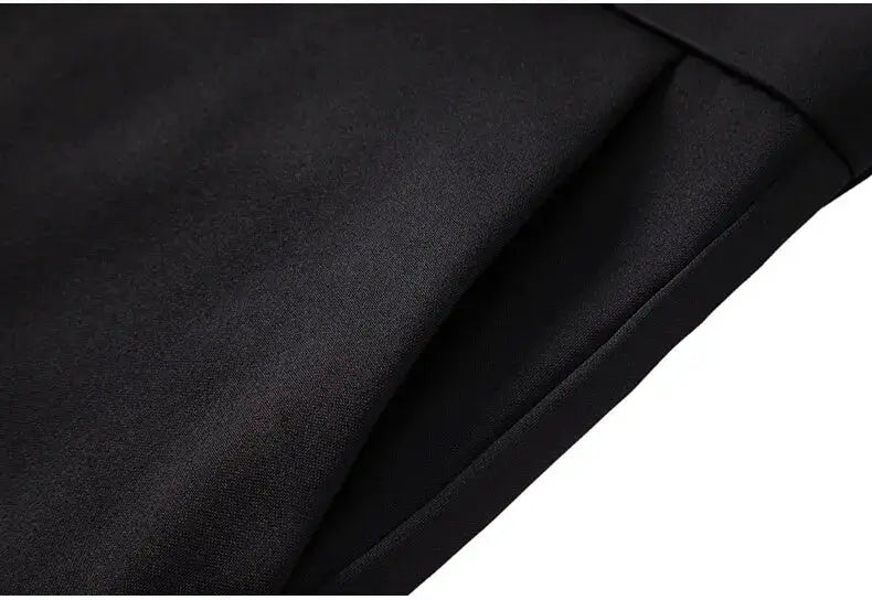 Men's black stretch Bermuda shorts with quick-dry fabric