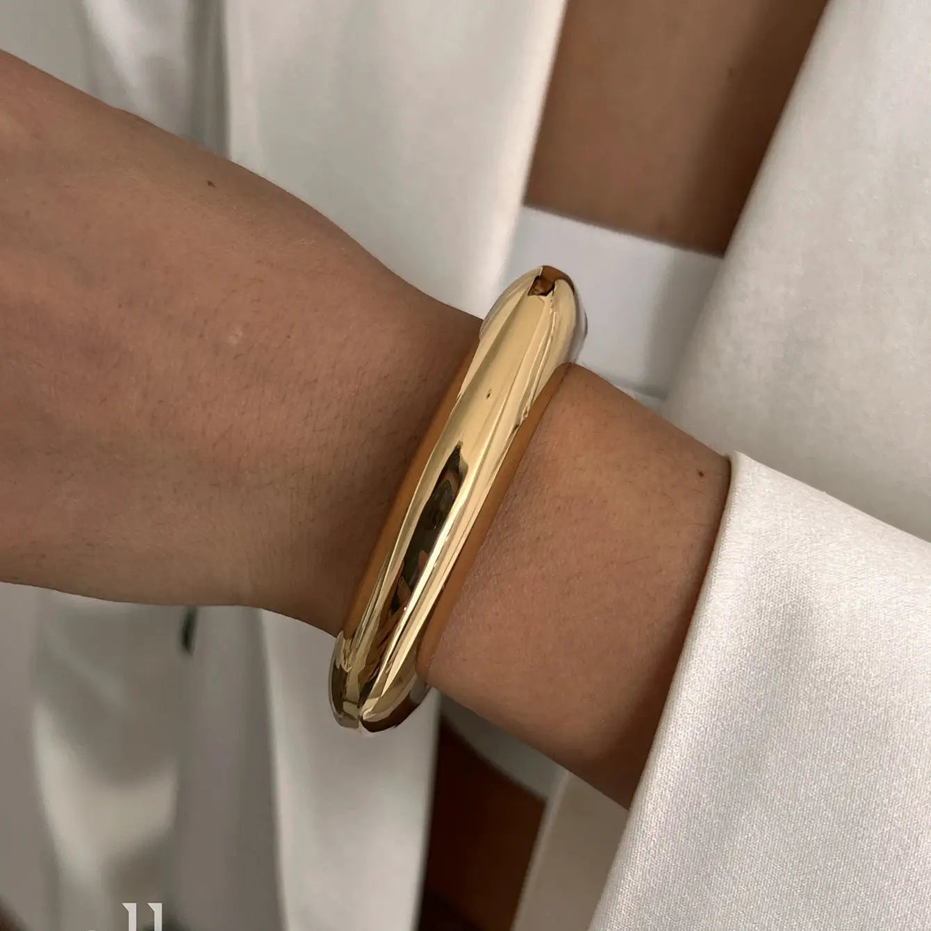 Ingemark Exaggerated Punk Smooth Heavy Metal Chunky Hip Hop Spring Bangles Gold Color Cuff Bracelet for Men and Women
