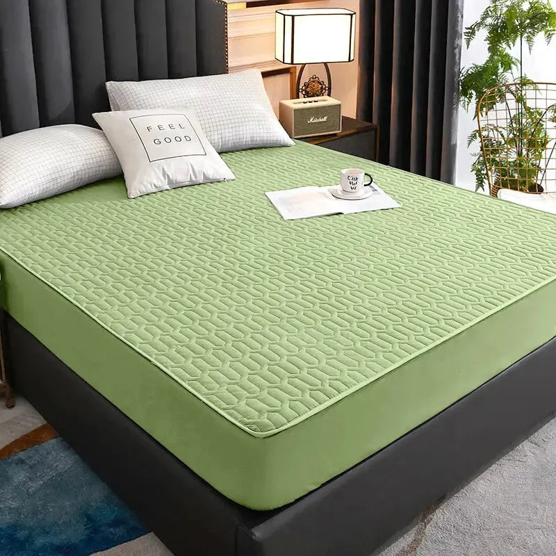 Green quilted waterproof mattress cover; skin-friendly fitted sheet protector for 150/160/180x200 beds.
