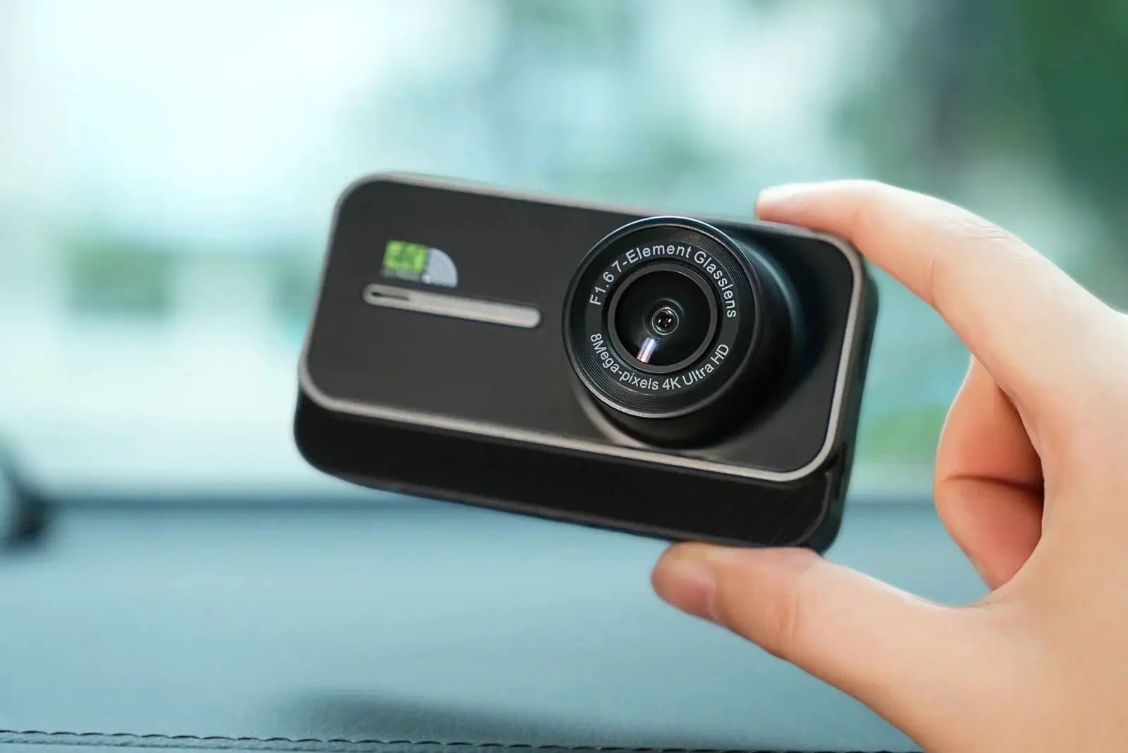 4K car dash cam Simples Market black with F1.6 7-element glass lens