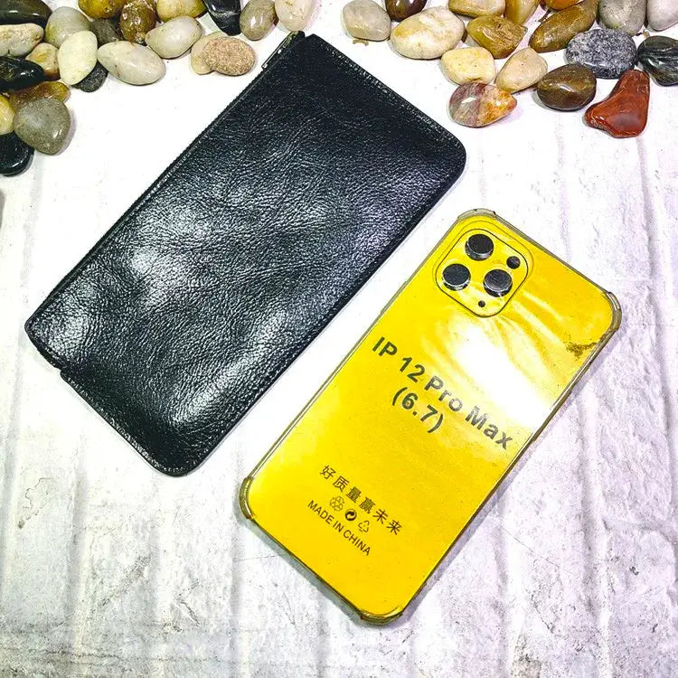 Mini zipper waist bag in black leather; 2-piece set with a yellow iPhone 12 Pro Max case