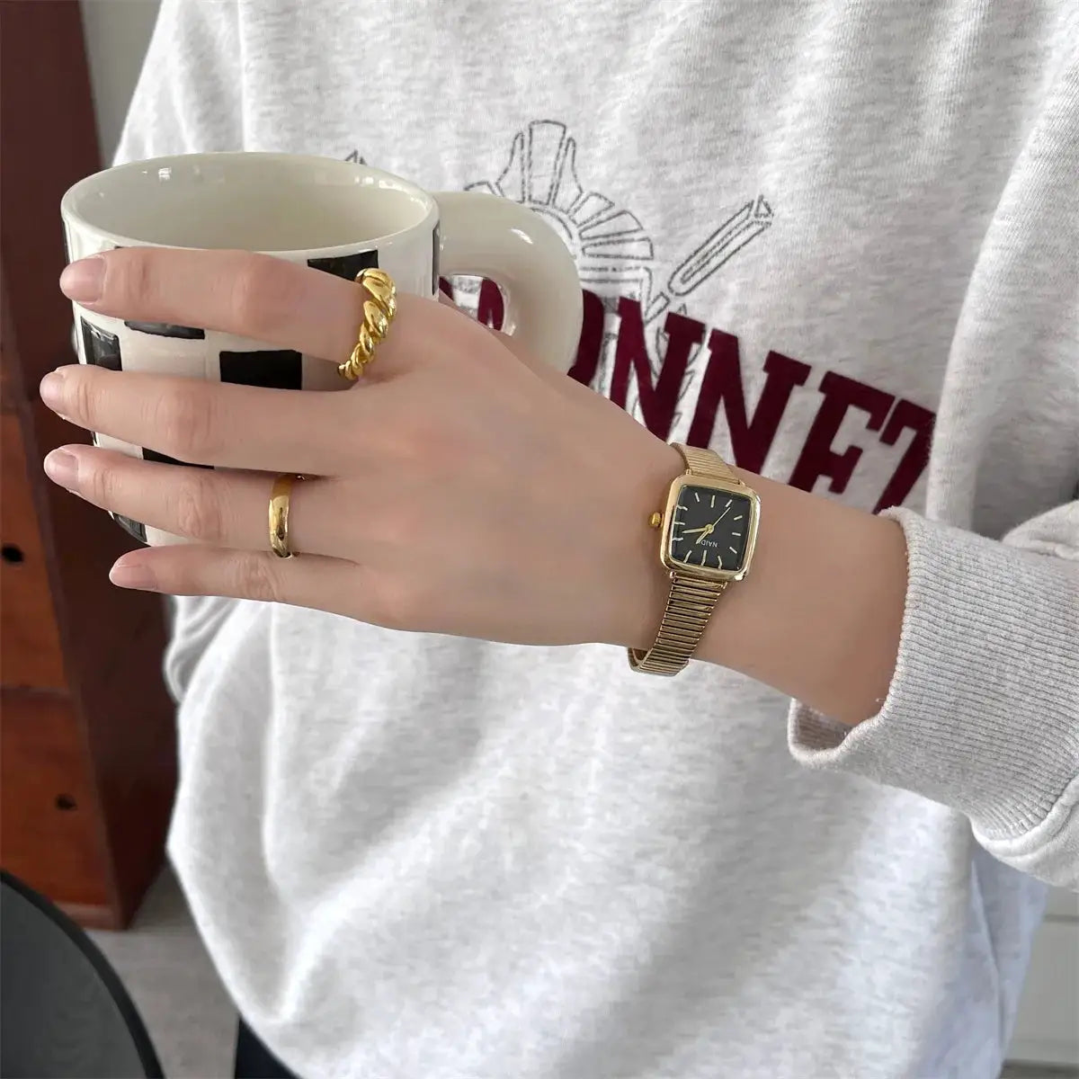 Simples Market women's gold-tone quartz watch with square black dial and adjustable stainless steel bracelet, elegant retro style