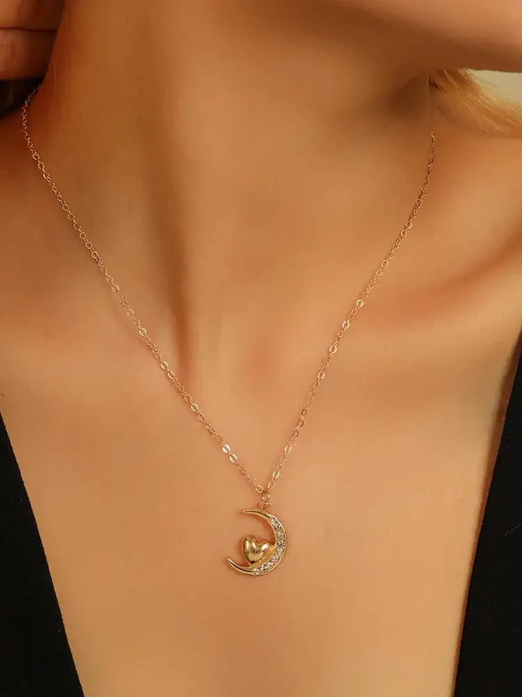 Fashion Exquisite Love Pendant Necklace For Women Zinc Alloy Clavicle Jewelry Gift For Temperament