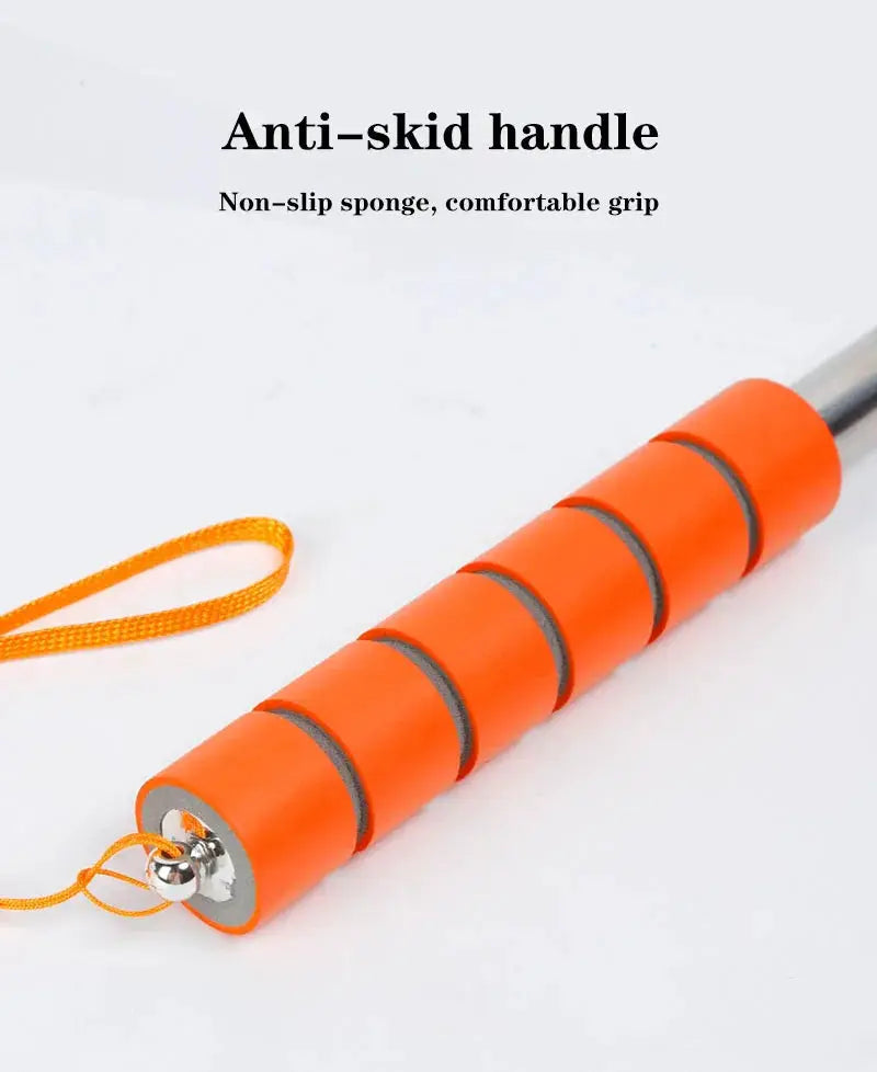 Car window cleaning brush with orange foam grip, anti-slip handle, and telescopic pole by Simples Market