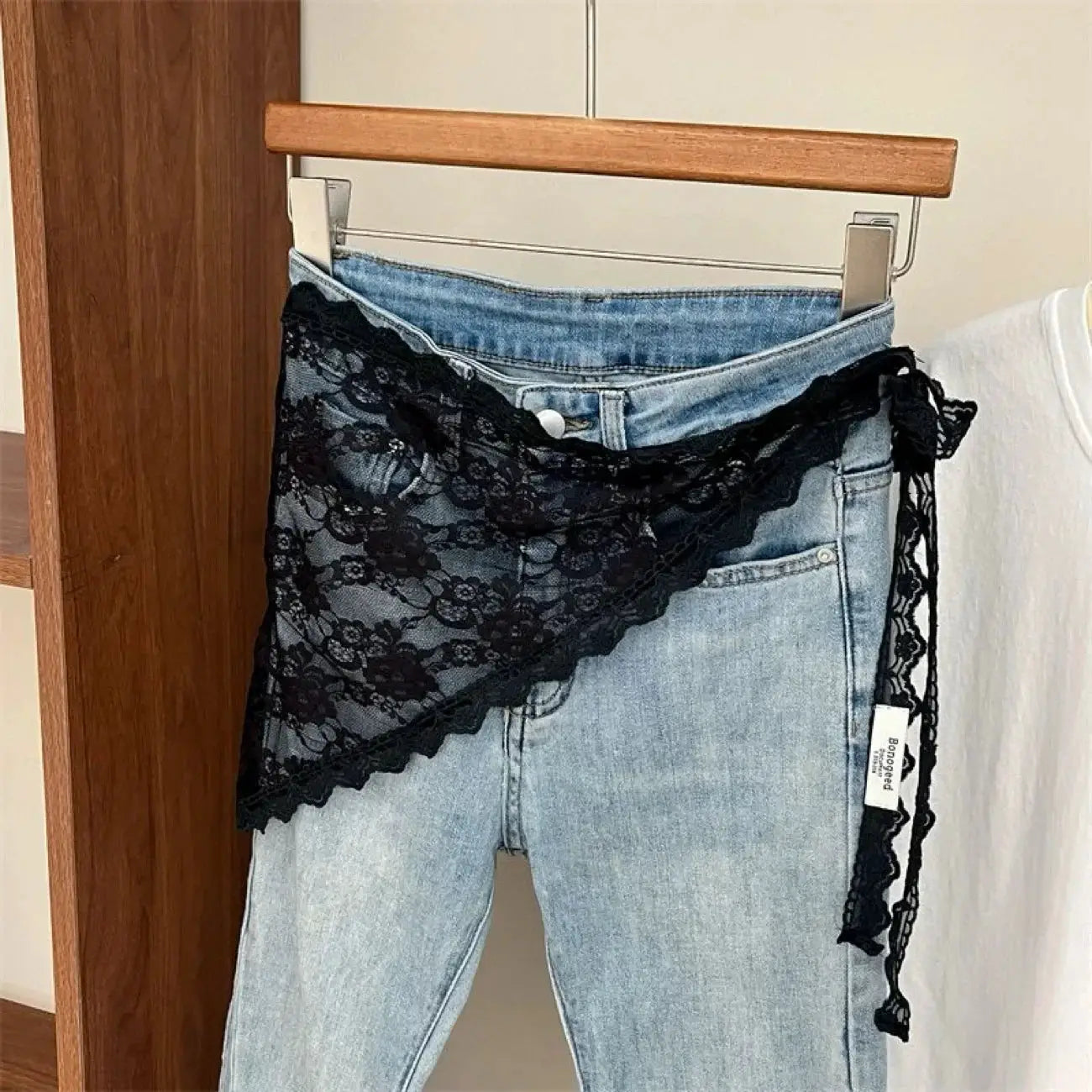 Women's denim jeans with black lace wrap belt and tie, light wash, Simples Market
