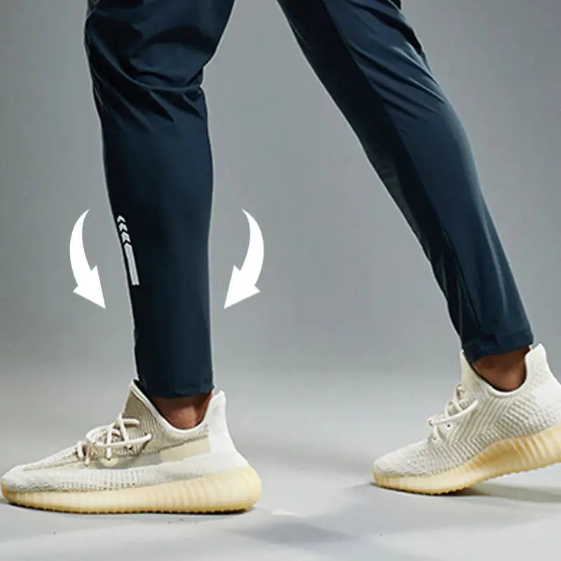 Summer elastic men's running pants in navy with jogger-style elastic cuffs