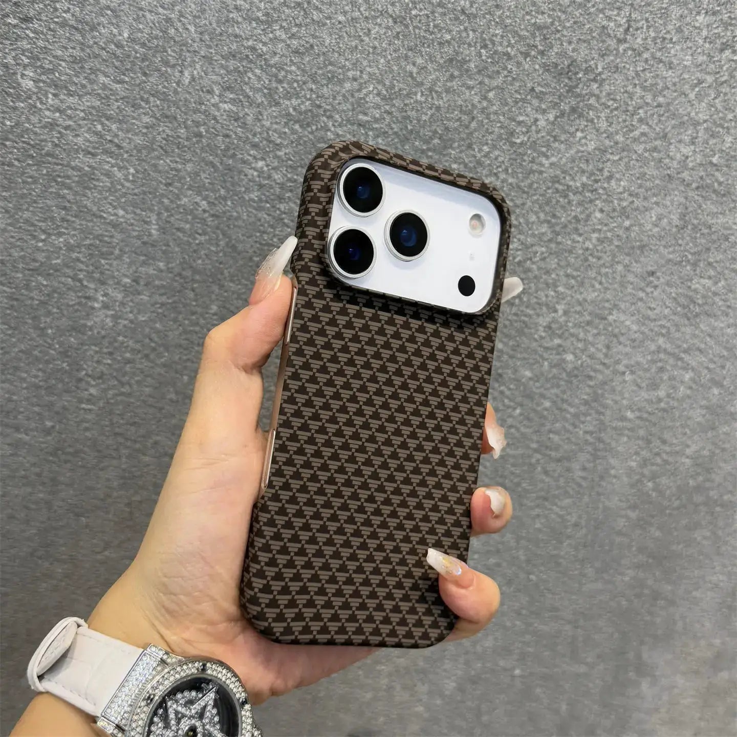 Simples Market frameless carbon fiber Kevlar MagSafe phone case for iPhone with brown textured surface
