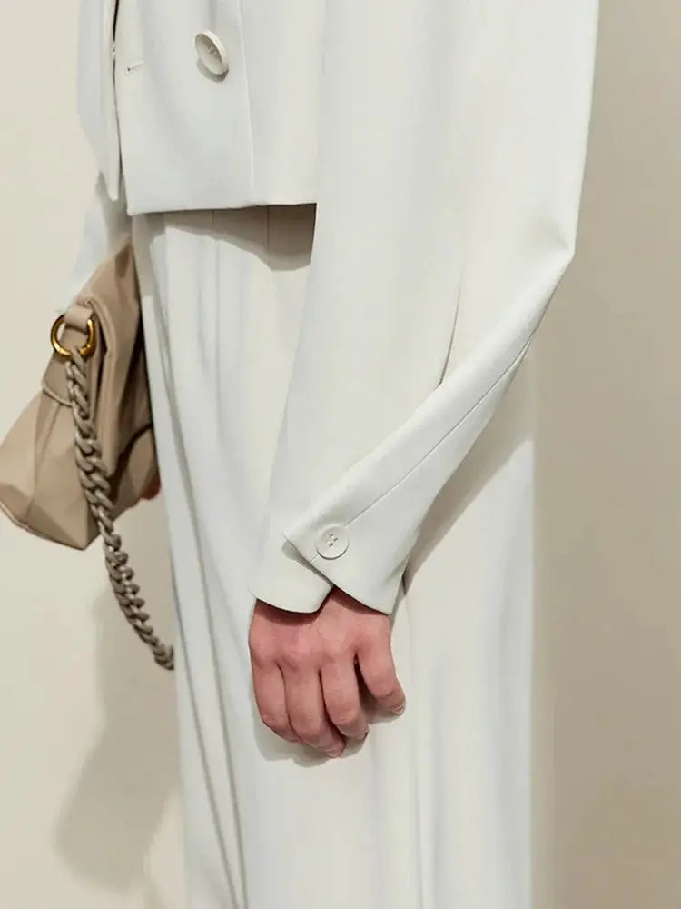 AMII Minimalism white blazer and pants set by Simples Market, office wear