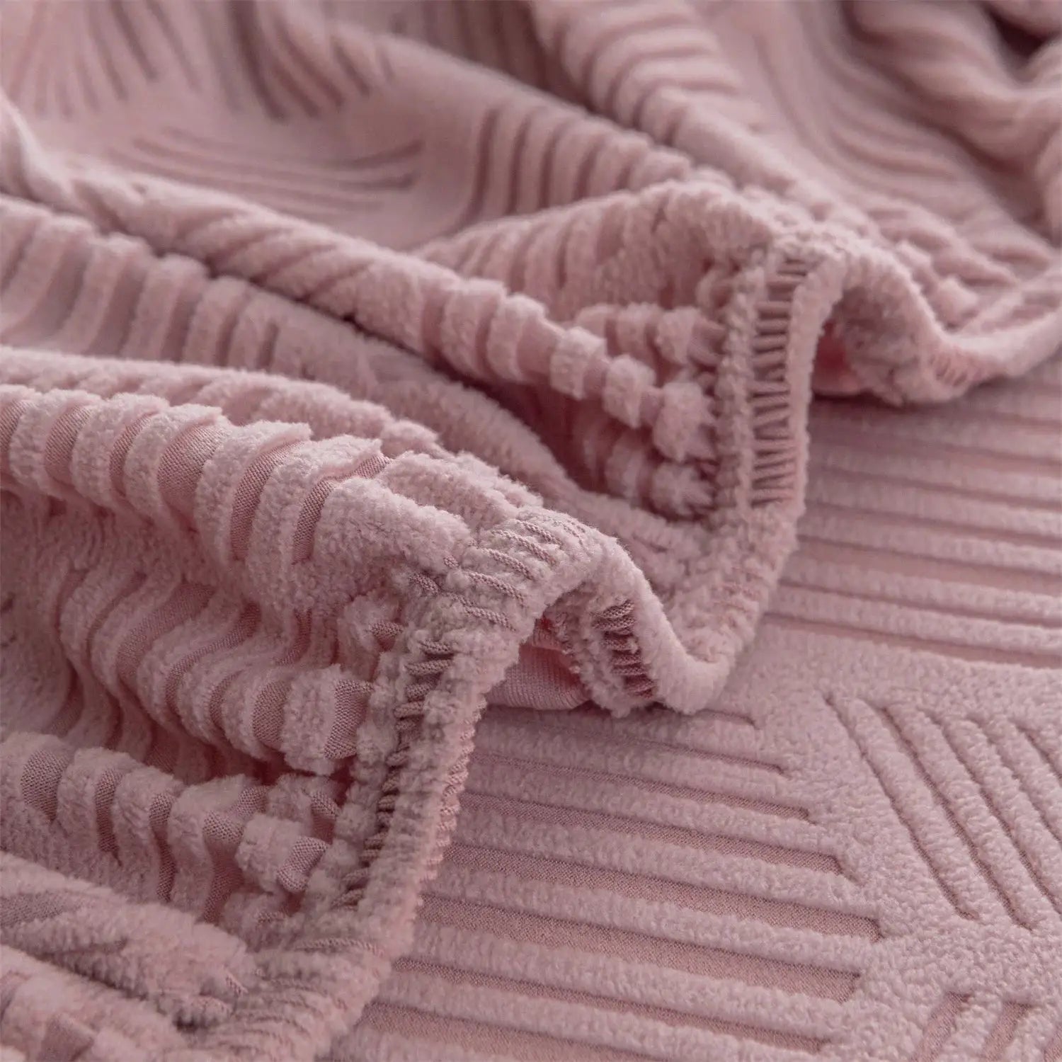 Sofa cover and cushion cover in pink plush jacquard-stretch fabric; close-up texture