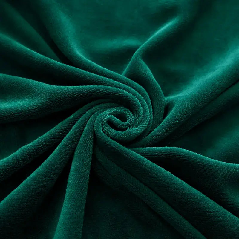 AISIRUI plush velvet fabric in emerald green, close-up swirls and folds