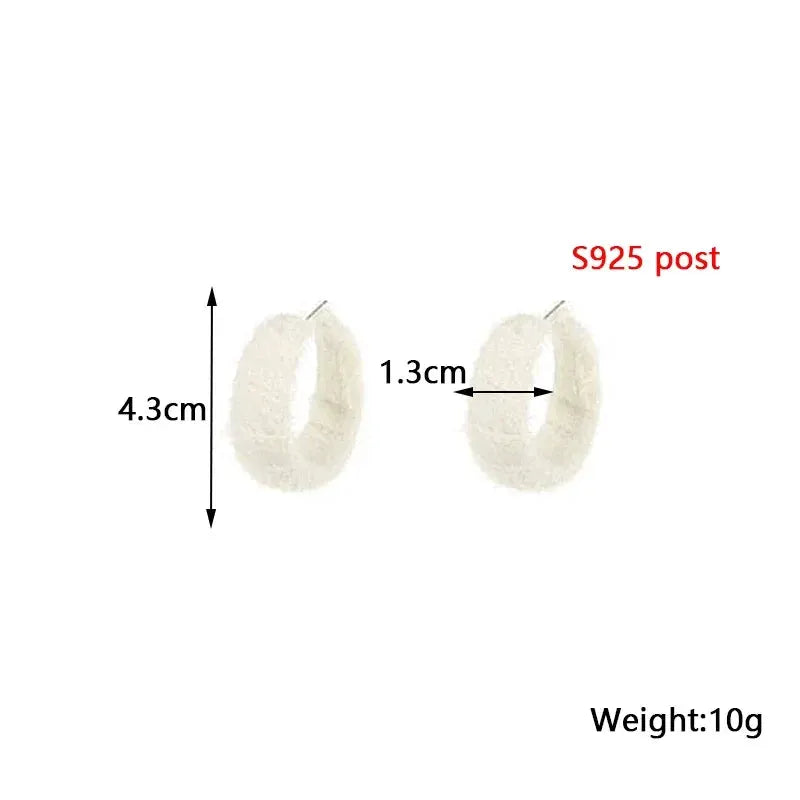 Simples Market white fluffy hoop earrings pair with S925 posts, 4.3 cm tall, 1.3 cm inner diameter