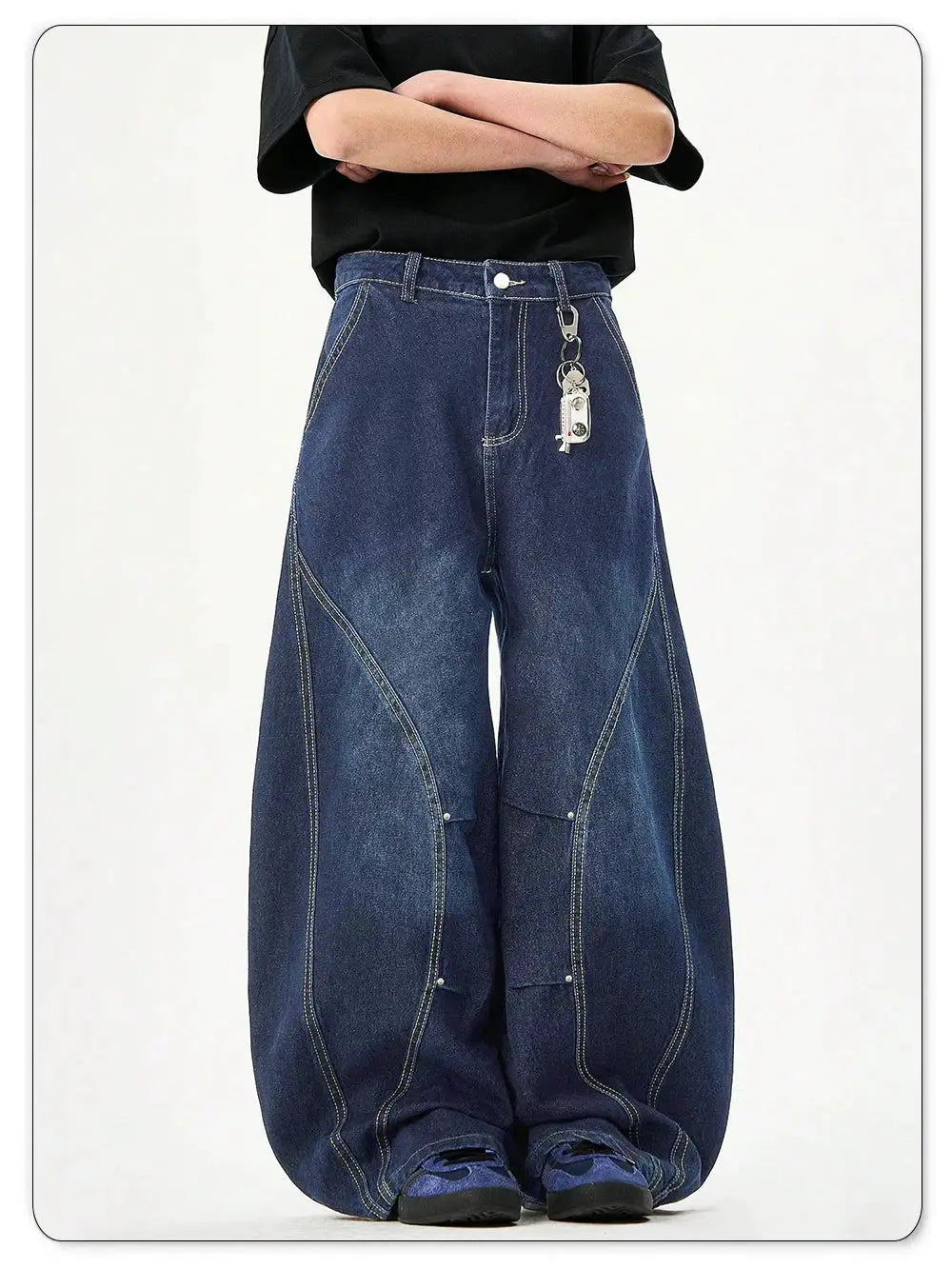 Men's wide-leg blue denim jeans by Simples Market; baggy balloon silhouette.