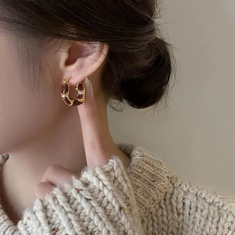 Vintage Dripping Oil U Shaped Hoop Earrings For Women Simple Temperament All Matching Jewelry 2024