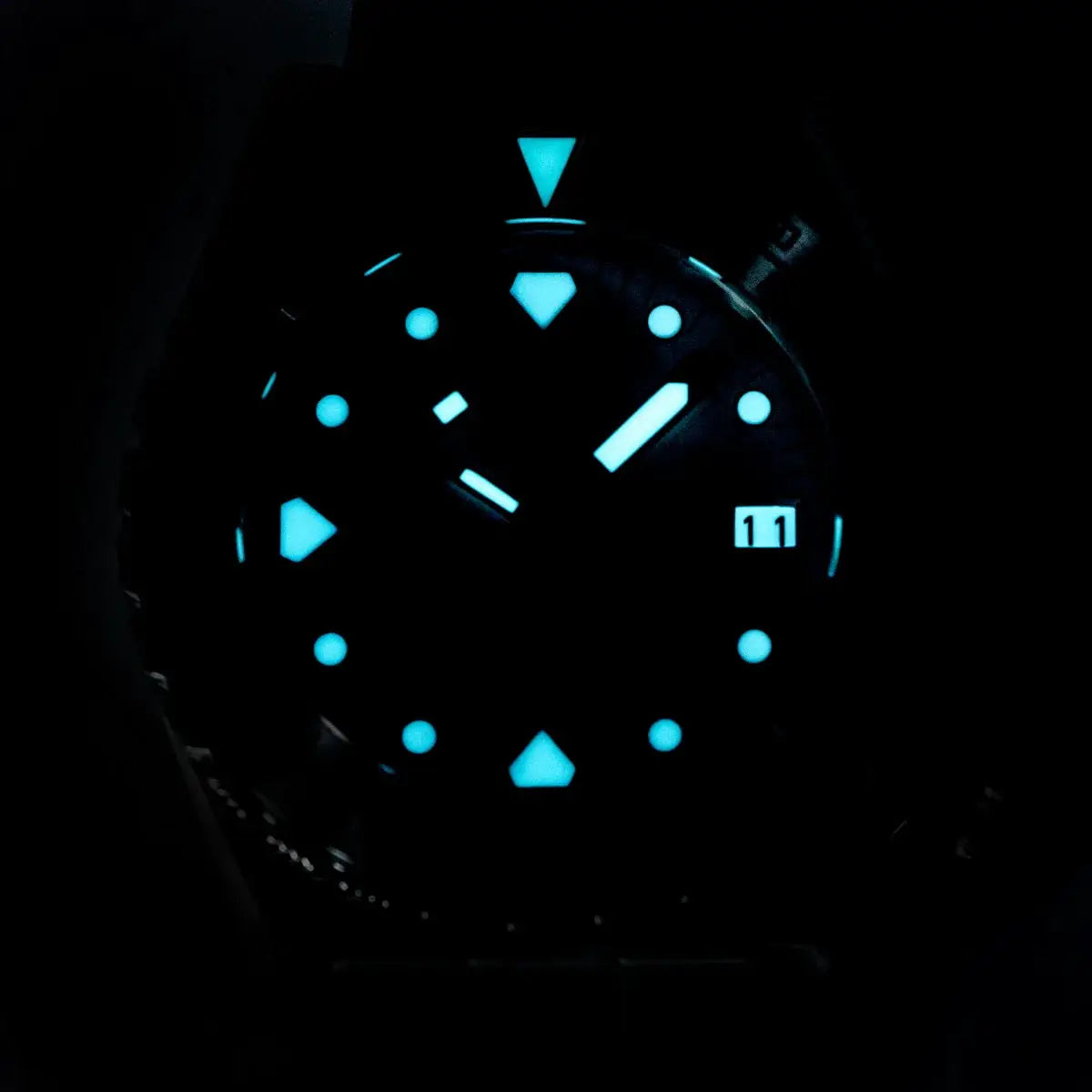 SEESTERN SUB600T V3 men's dive watch with blue luminous markers and date window