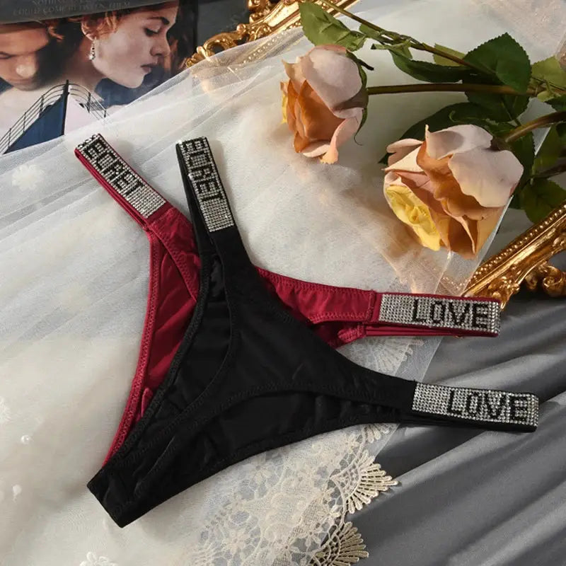 Simples Market two-piece low-waist thong underwear set in black and red with rhinestone LOVE waistband