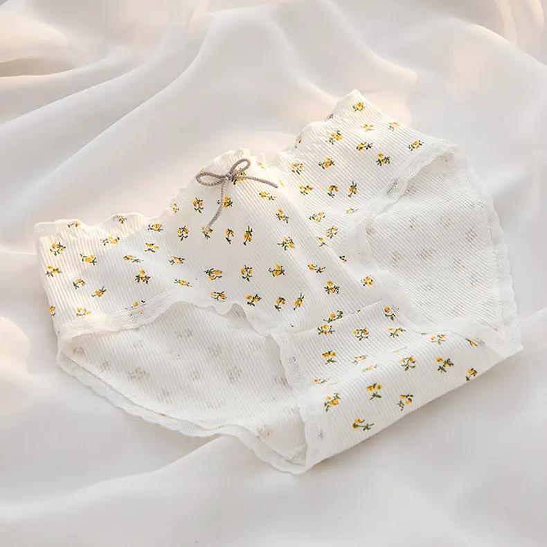 Simples Market women's cotton underwear, white lace-trimmed briefs with tiny yellow floral print