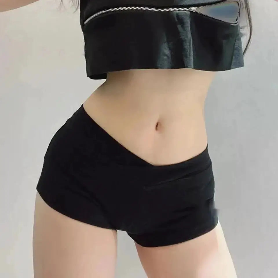 Black women's ultra-short fitness shorts for dance and running, low-rise, stretchy