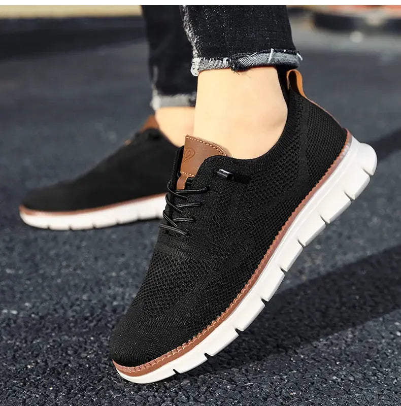 Simples Market men's plus-size black mesh sneakers with brown patch and white segmented sole