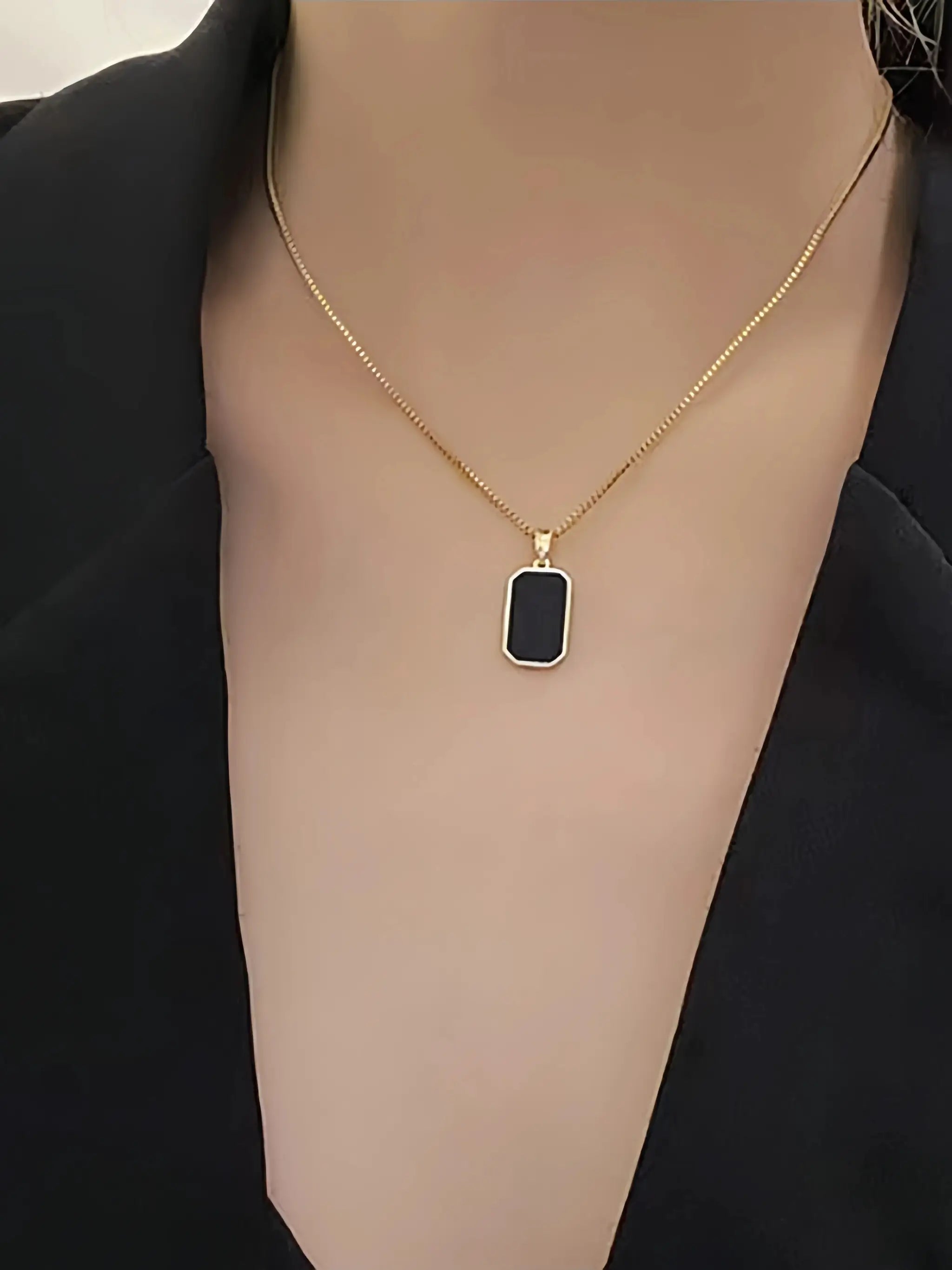 Fashion Exquisite Love Pendant Necklace For Women Zinc Alloy Clavicle Jewelry Gift For Temperament