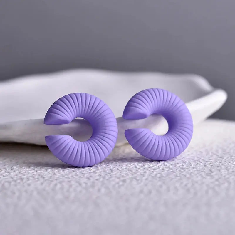 ClipCharm Simple Round Circle Clip Earrings For Women No Piercing C Shape Acrylic Lightweight Colorful Ear Cuffs