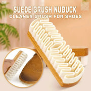 Suede cleaning brush by Simples Market with white bristles on a wooden base for cleaning suede and nubuck shoes.
