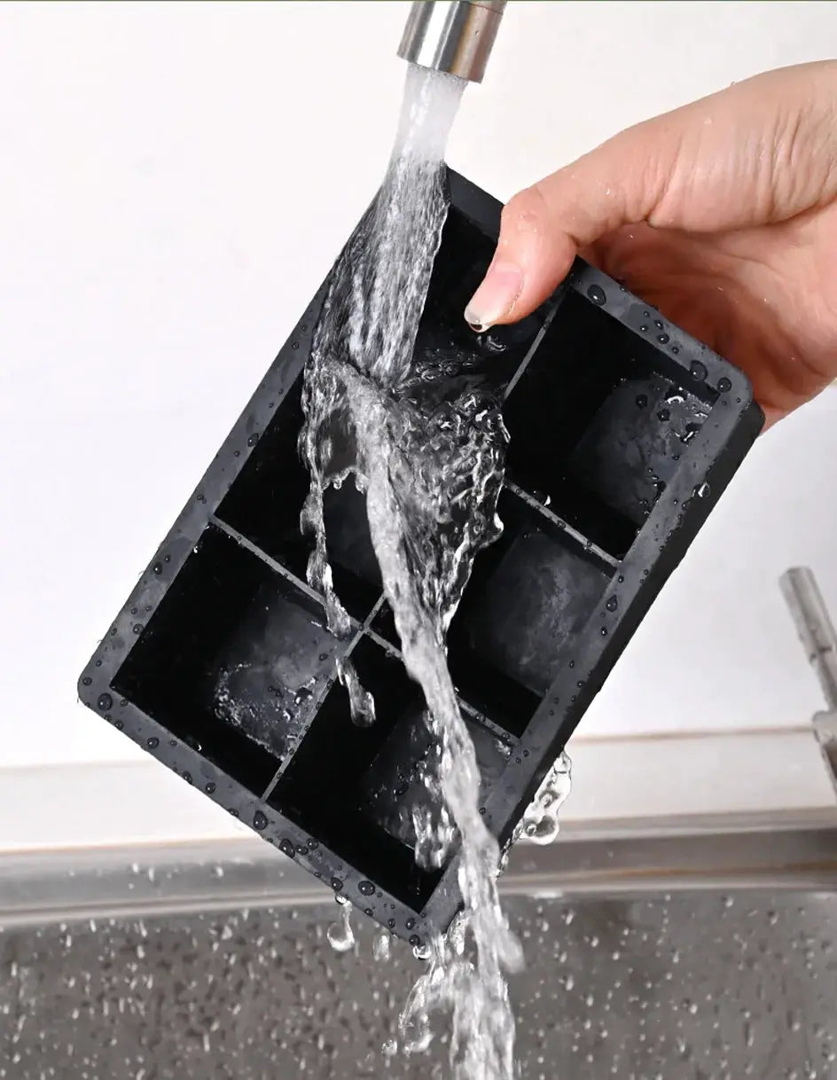 Silicone ice cube mold with lid, 4/6/8-grid black square tray for whiskey.