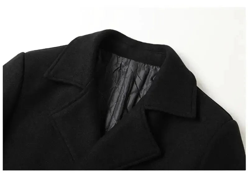 Wool coat in black with wide lapels and quilted interior lining