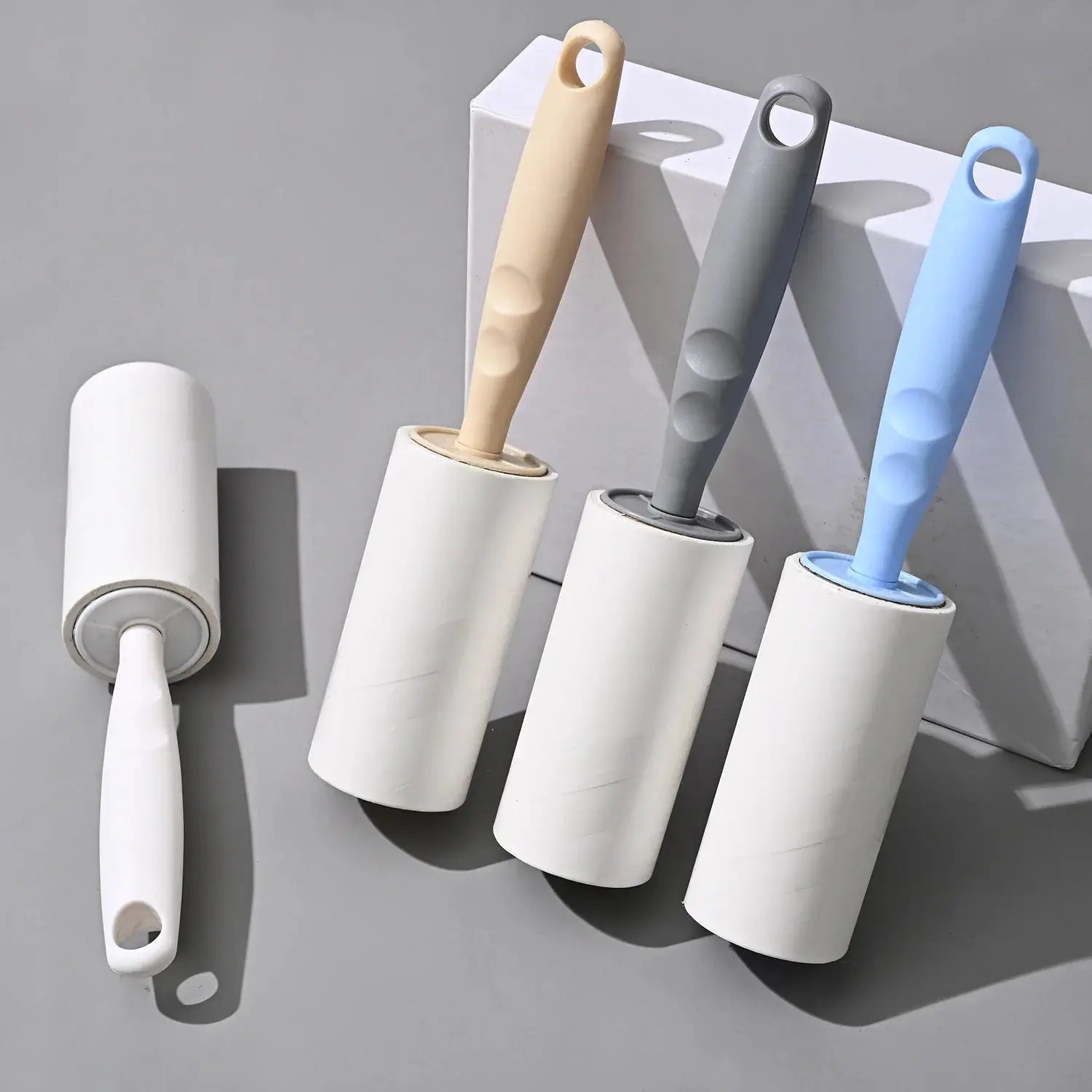 Lint rollers with replaceable refills, 4-pack in beige, gray, blue, and white handles by Simples Market