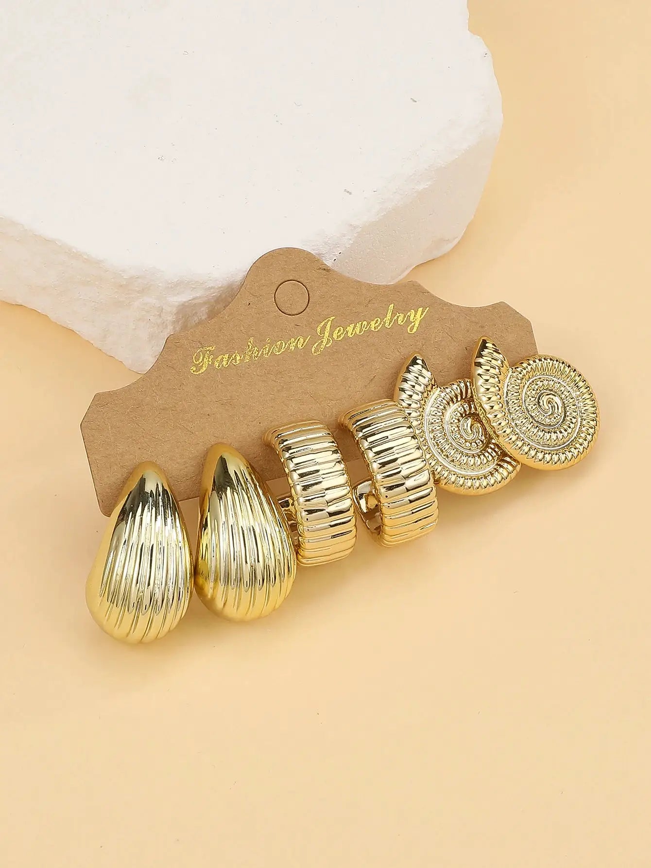 Gold-tone fashion earrings set with seashell and spiral designs (3–6 pairs) by Simples Market
