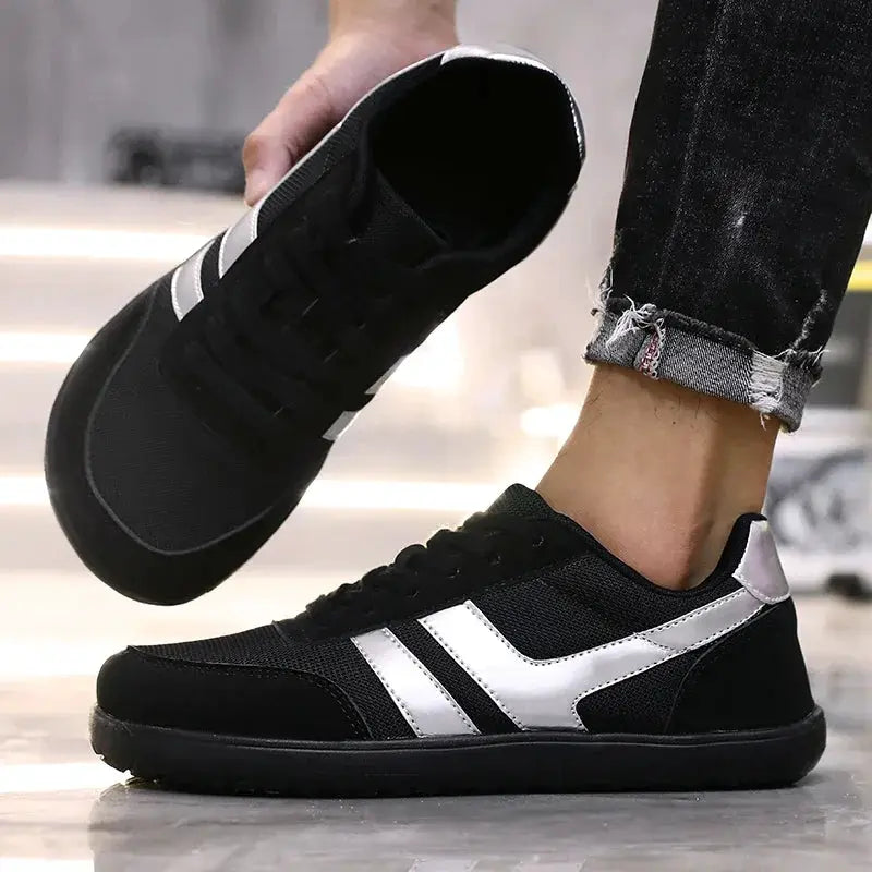 Simples Market running shoes, black lightweight anti-slip breathable sneakers with white stripes; two shoes shown.