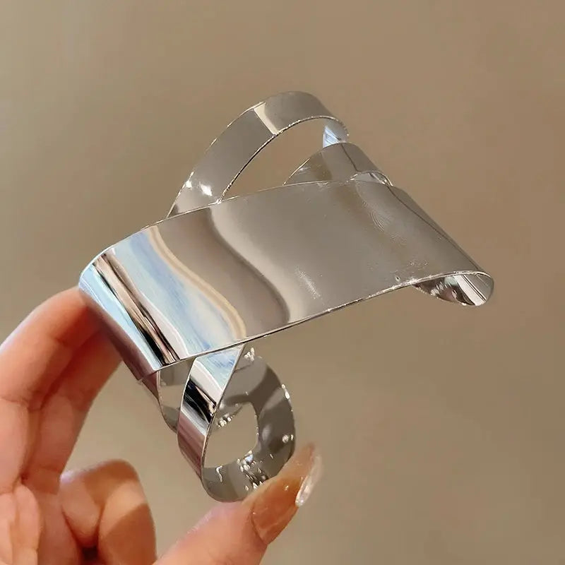 Metal ring multi-layer geometric bracelet in silver iron alloy, women's jewelry by Simples Market.