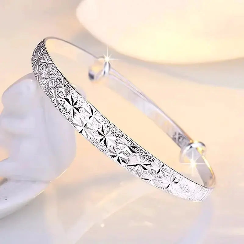 Sterling silver bangle with Gypsophila star engraving for women by Simples Market