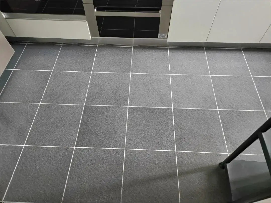 Waterproof tile grout pen by Simples Market for floor and wall seams; gray kitchen floor tiles with white grout