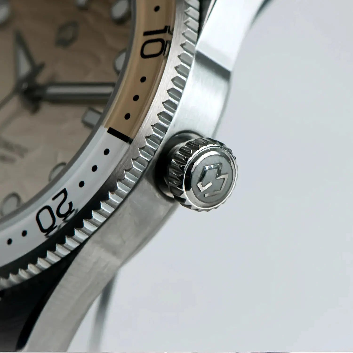WISHDOIT men's automatic dive watch; close-up of knurled crown and stainless steel bezel.