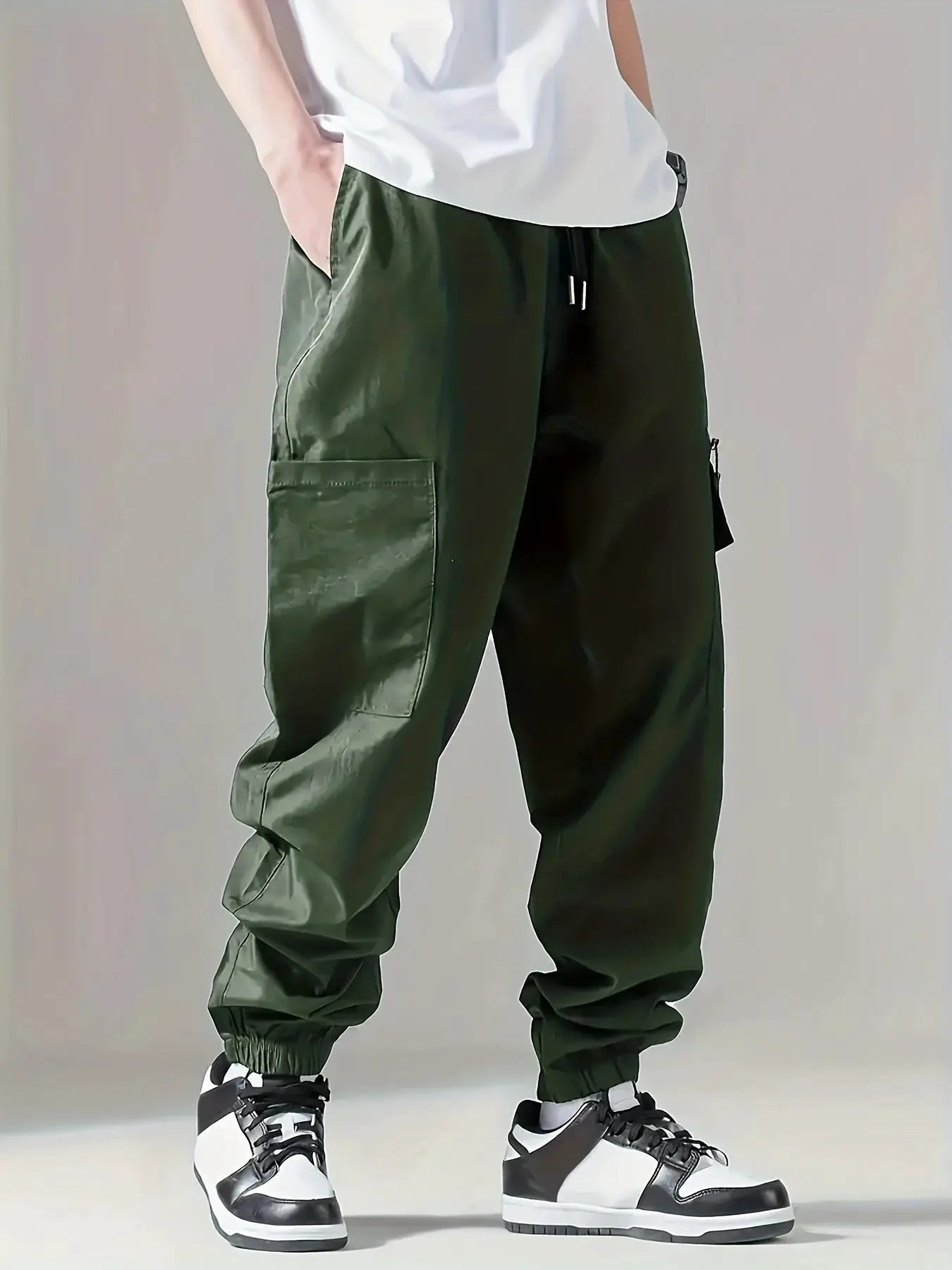 Men's Cargo Pants by Simples Market, olive green, breathable outdoor cargo trousers with multiple pockets.
