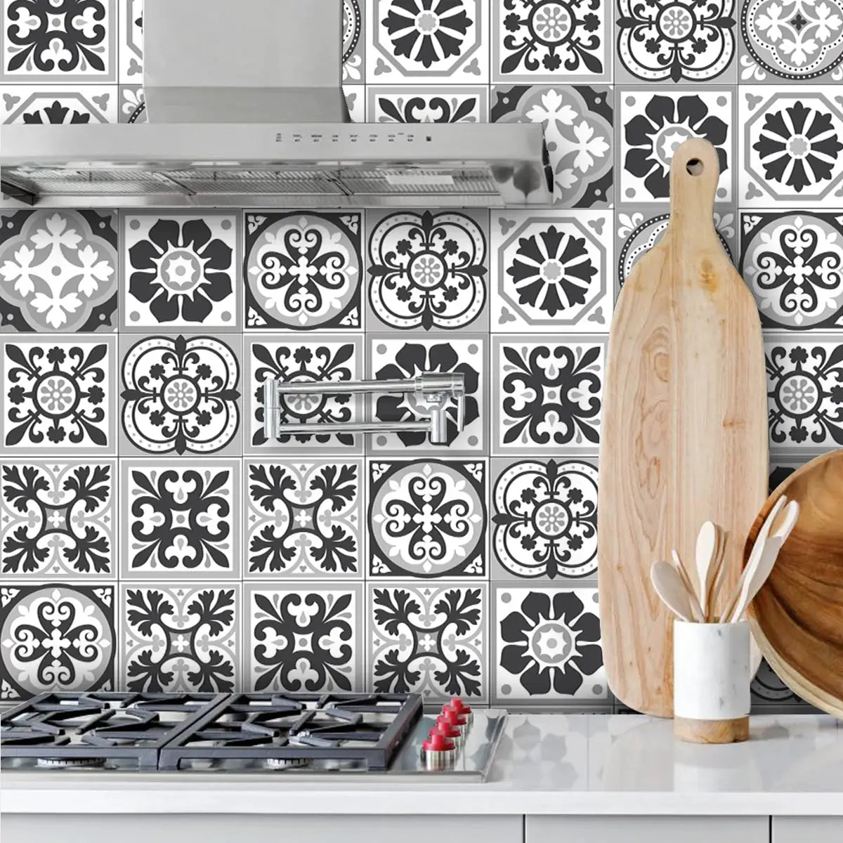 Kitchen tile sticker roll by Simples Market; Mediterranean PVC, moisture-proof, removable, black-and-white pattern.