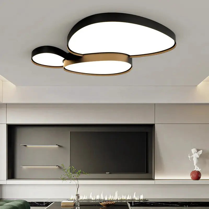 Modern LED ceiling lamp by Simples Market, three circular rings, black with gold trim, remote-controlled.