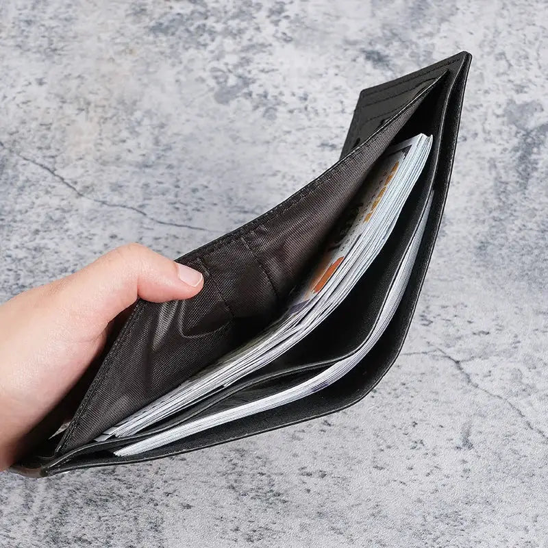 Black short bifold wallet with cash inside, Simples Market cross-border wallet