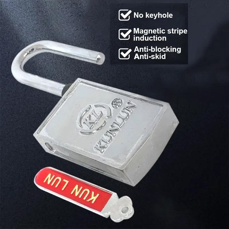 Padlock from Simples Market, silver magnetic with key and red tag