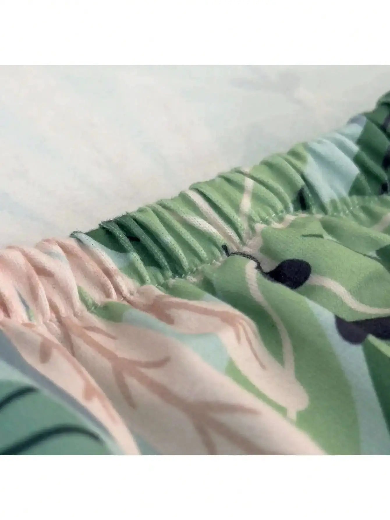 Outdoor tropical print sofa cushion cover with elastic edge in green leaves