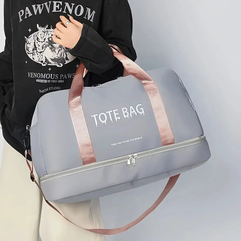Travel duffle bag in gray nylon with pink handles and adjustable shoulder strap