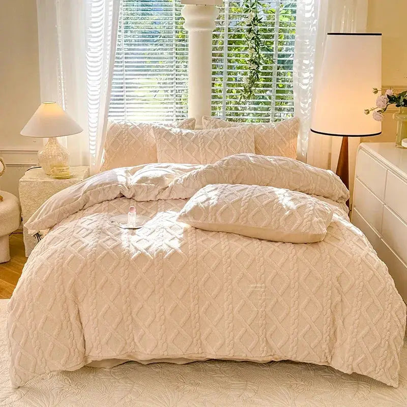 Simples Market Tafuru Milk fleece quilt set with cream quilt and pillows, textured diamond pattern, double bed size