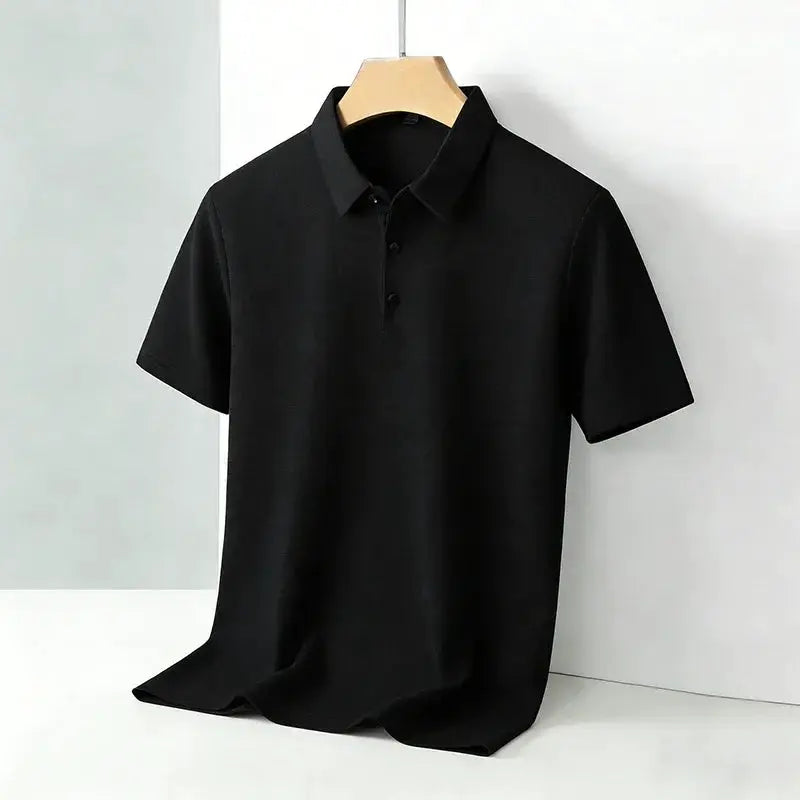 Simples Market men's black polo shirt with classic collar and short sleeves.