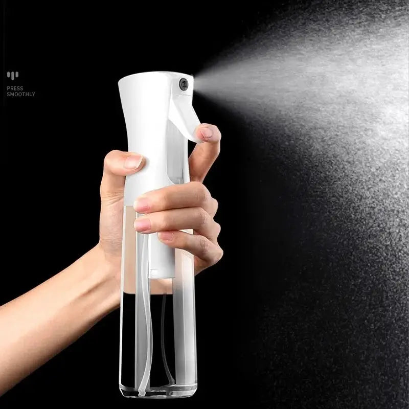 Simples Market 200ml spray bottle; clear plastic with white nozzle releasing a fine mist