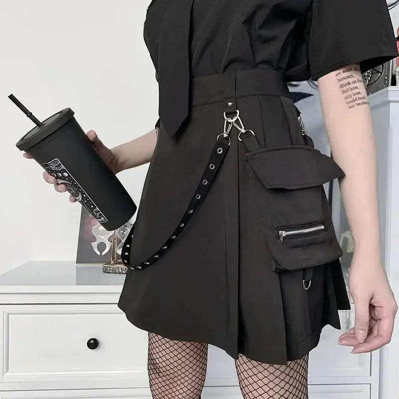 Harajuku Punk Gothic black high-waist mini skirt with patchwork, cargo pocket and chain belt