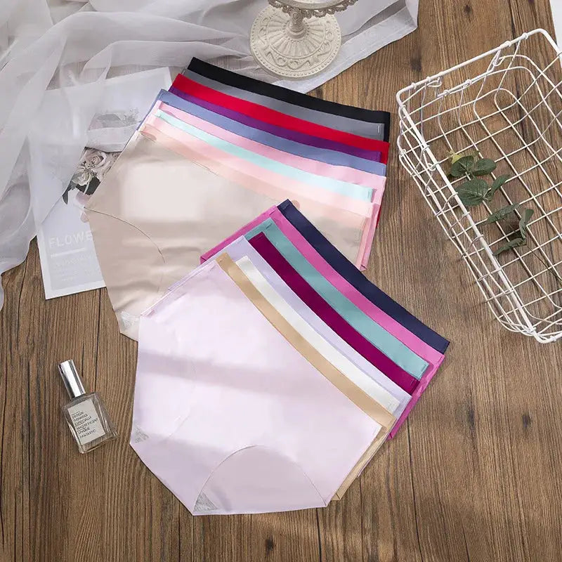 Simples Market 3-pack plus-size seamless women's panties in ice silk, solid colors.