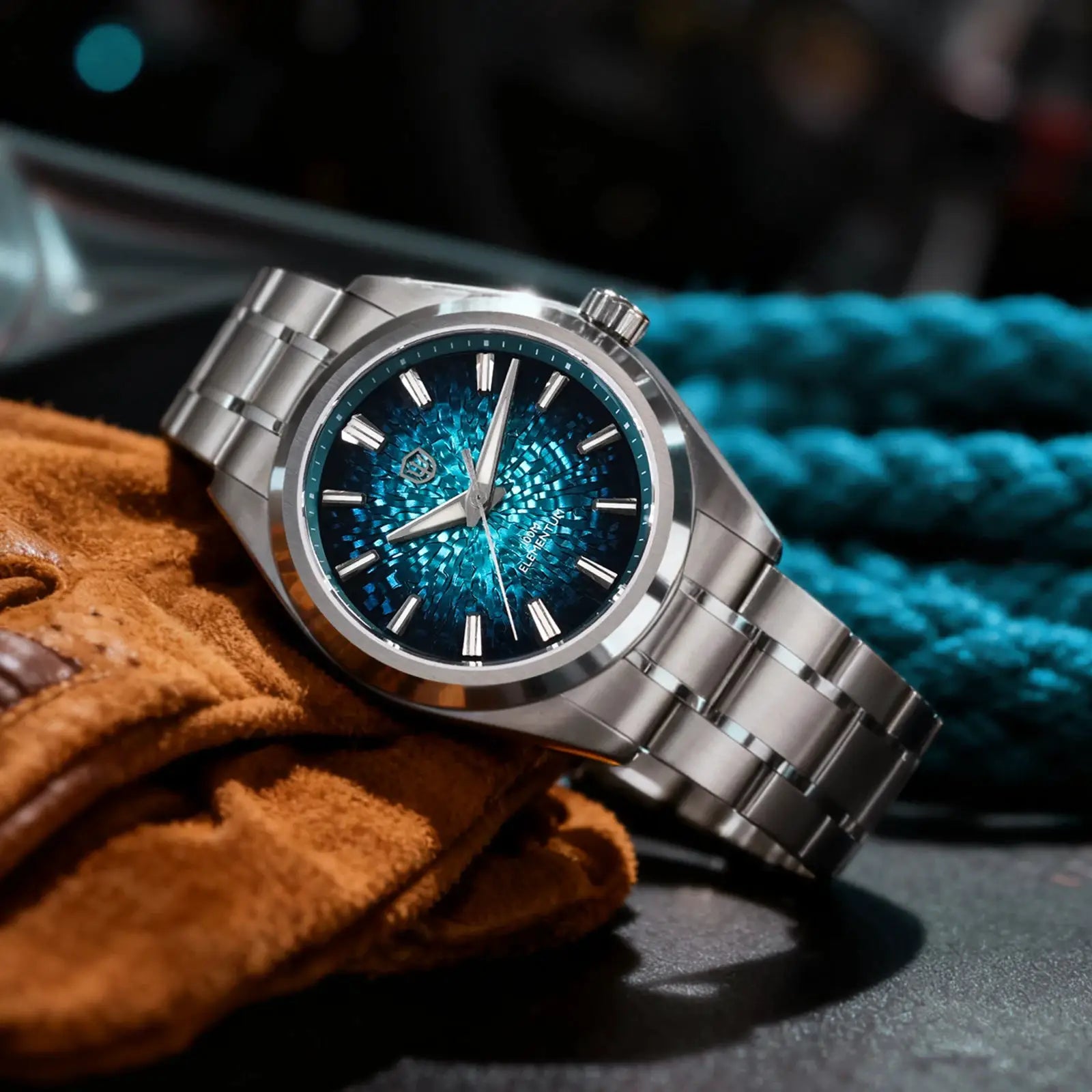 Watchdives WD0003C quartz watch with blue ice-crack dial and stainless steel bracelet