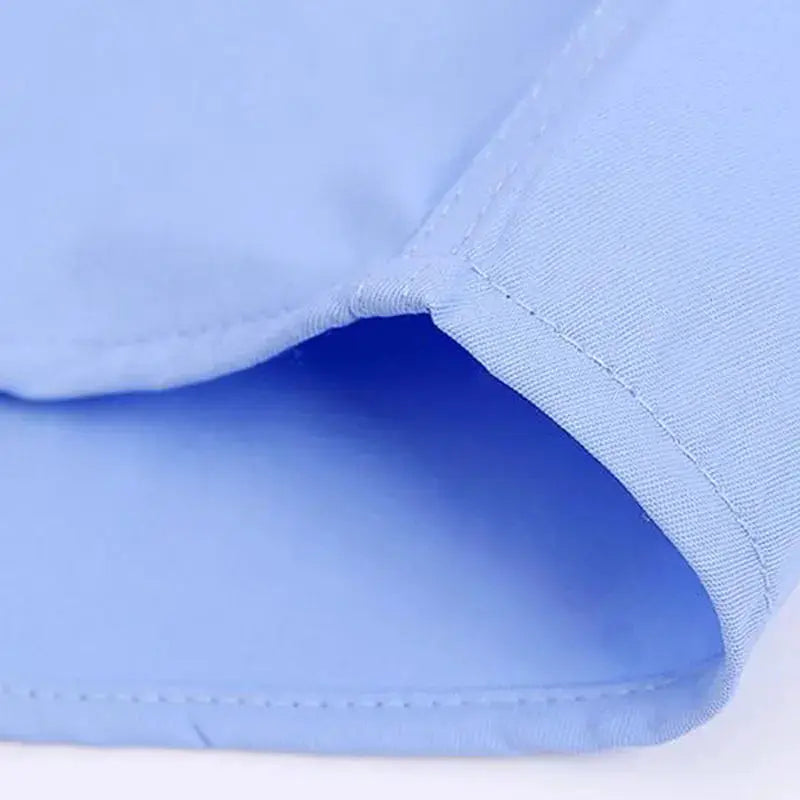 Men's long-sleeve shirt by Simples Market in light blue, close-up of cuff stitching