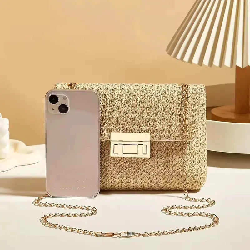 Crossbody bag for women by Simples Market, natural woven straw with gold chain strap and rectangular clasp.
