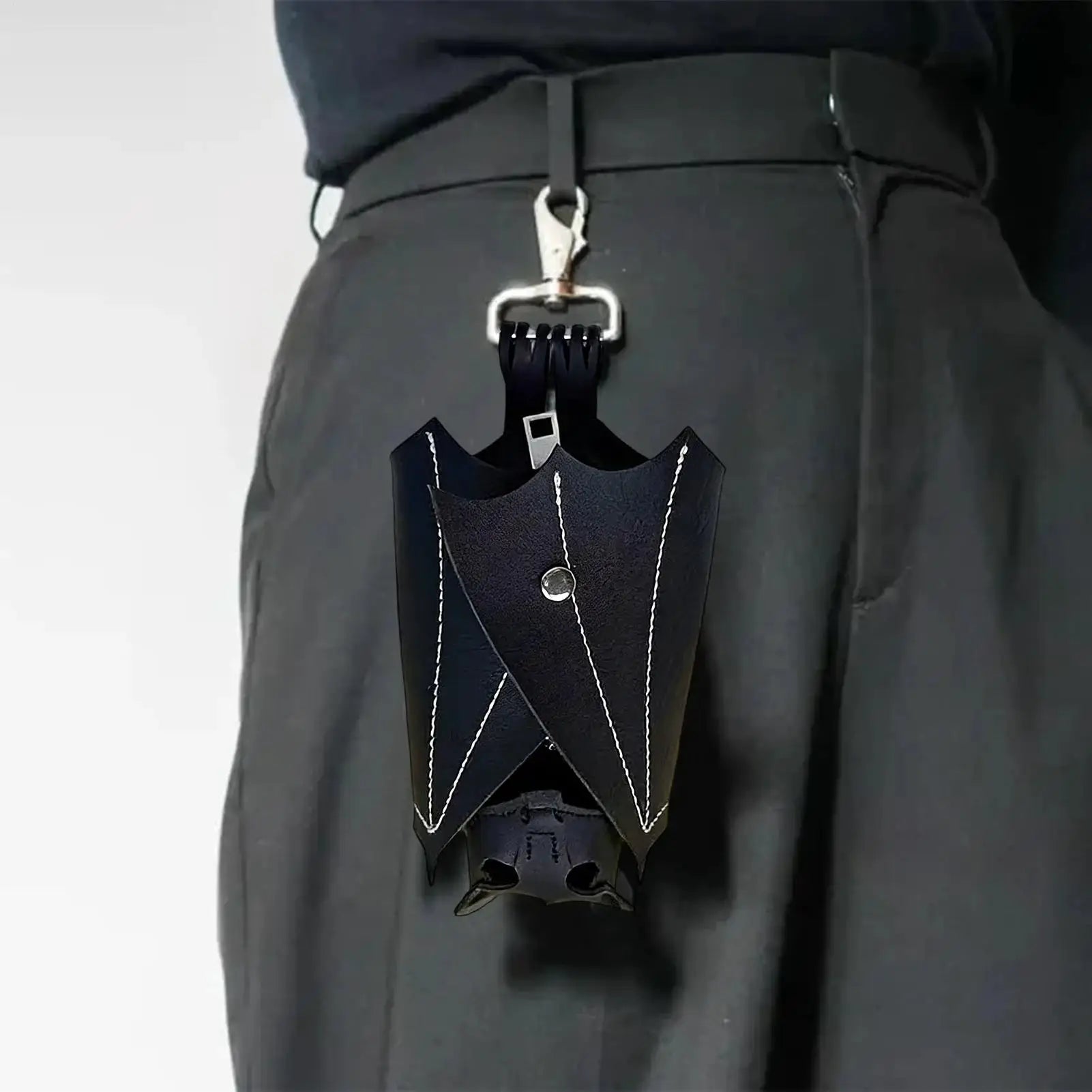 Simples Market bat-shaped PU leather coin purse with foldable wings, black clip-on keychain accessory